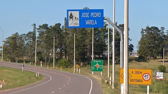Cartel de entrada a José Pedro Varela, Lavalleja