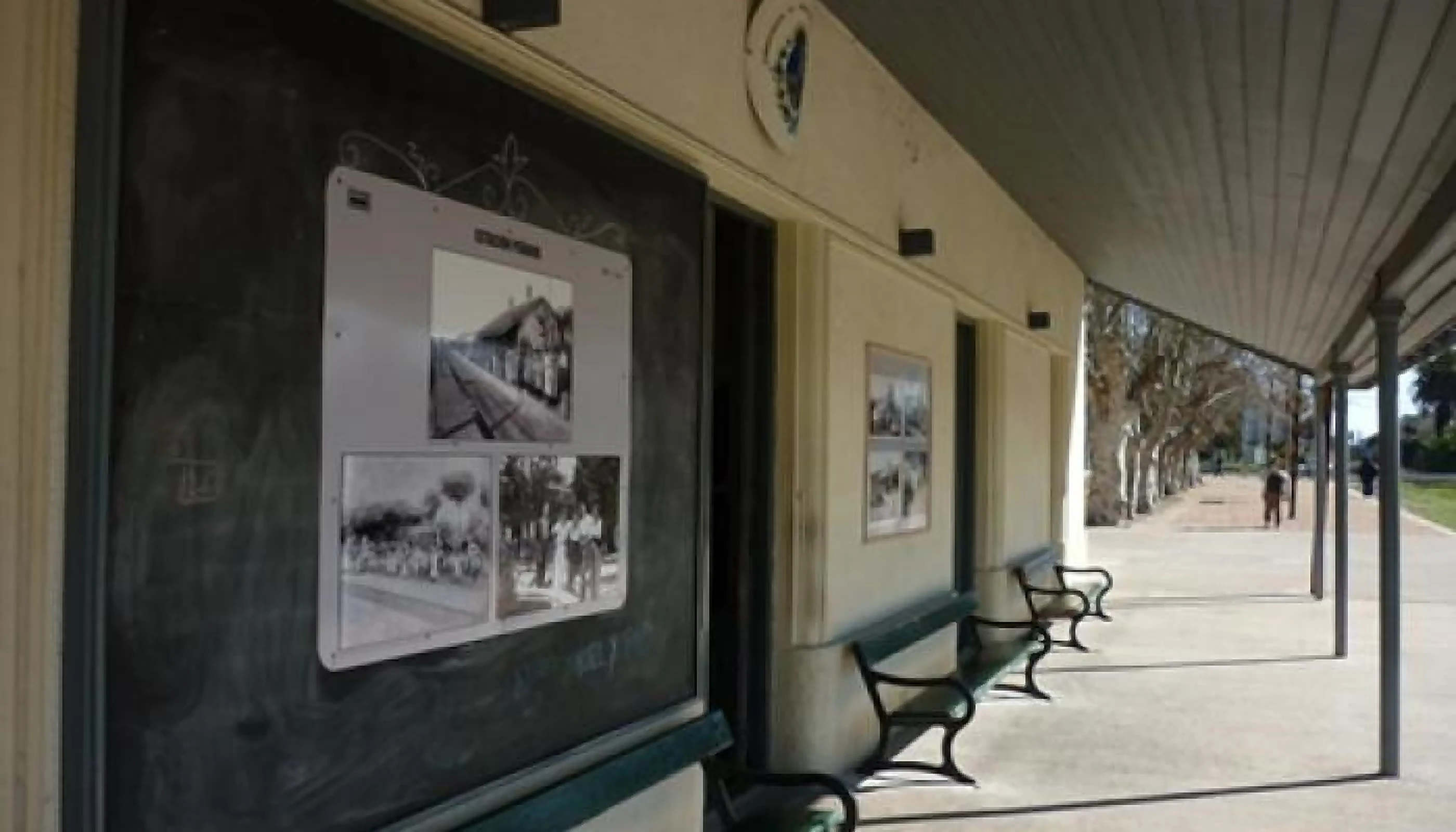 Andén y edificio de la Estación Peñarol