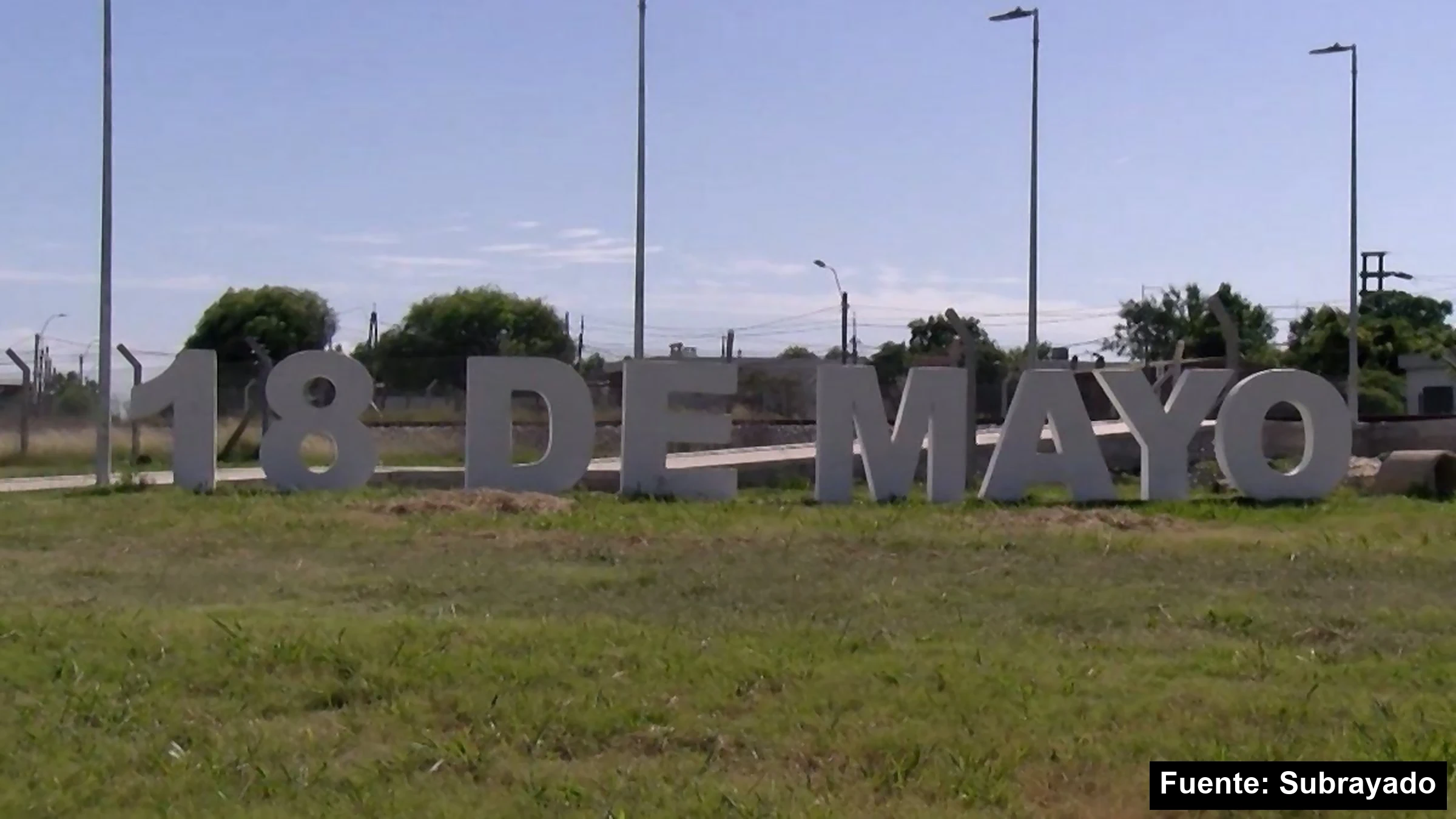 Mayo Amarillo en 18 de Mayo 9 Letras corpóreas de 18 de Mayo, Canelones