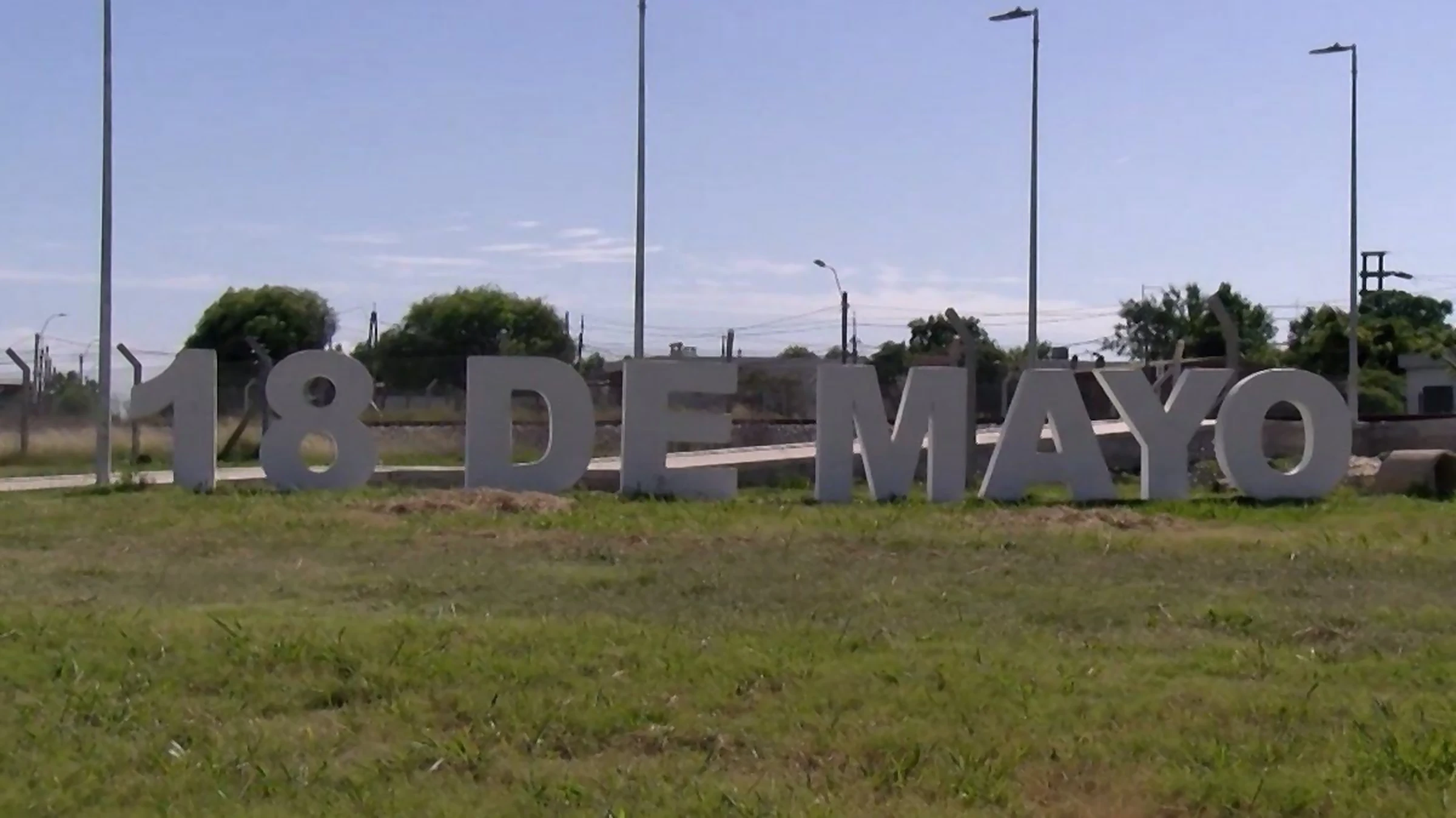 Mayo Amarillo en 18 de Mayo 1 Letras corpóreas de 18 de Mayo, Canelones