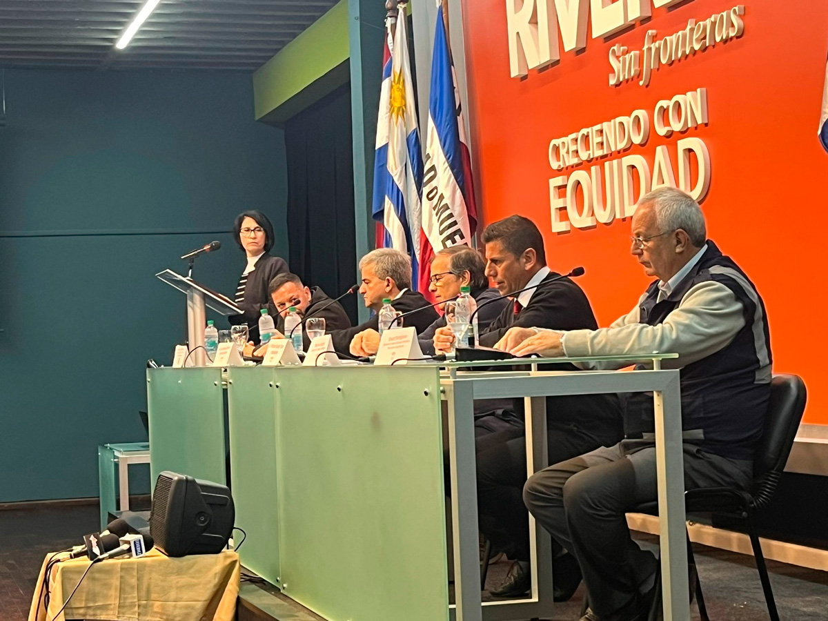 Fotos de la Conferencia de Prensa de Mayo Amarillo 2023 en Rivera. Intendencia Departamental de Rivera.