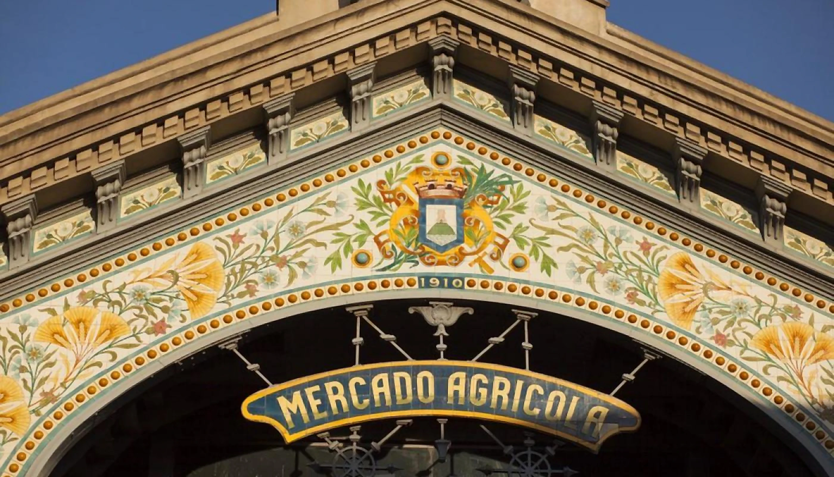 Detalle de la fachada del Mercado Agrícola de Montevideo