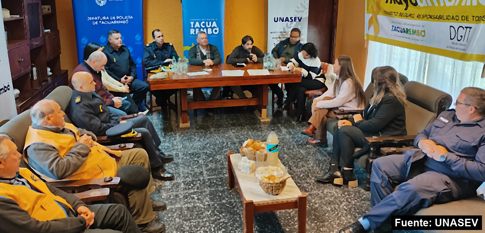 Mayo Amarillo en Tacuarembó 9 Mesa interinstitucional de Mayo Amarillo en la Junta Local de Caraguatá, con vecinos, la Jefatura de Policía, la Intendencia y UNASEV