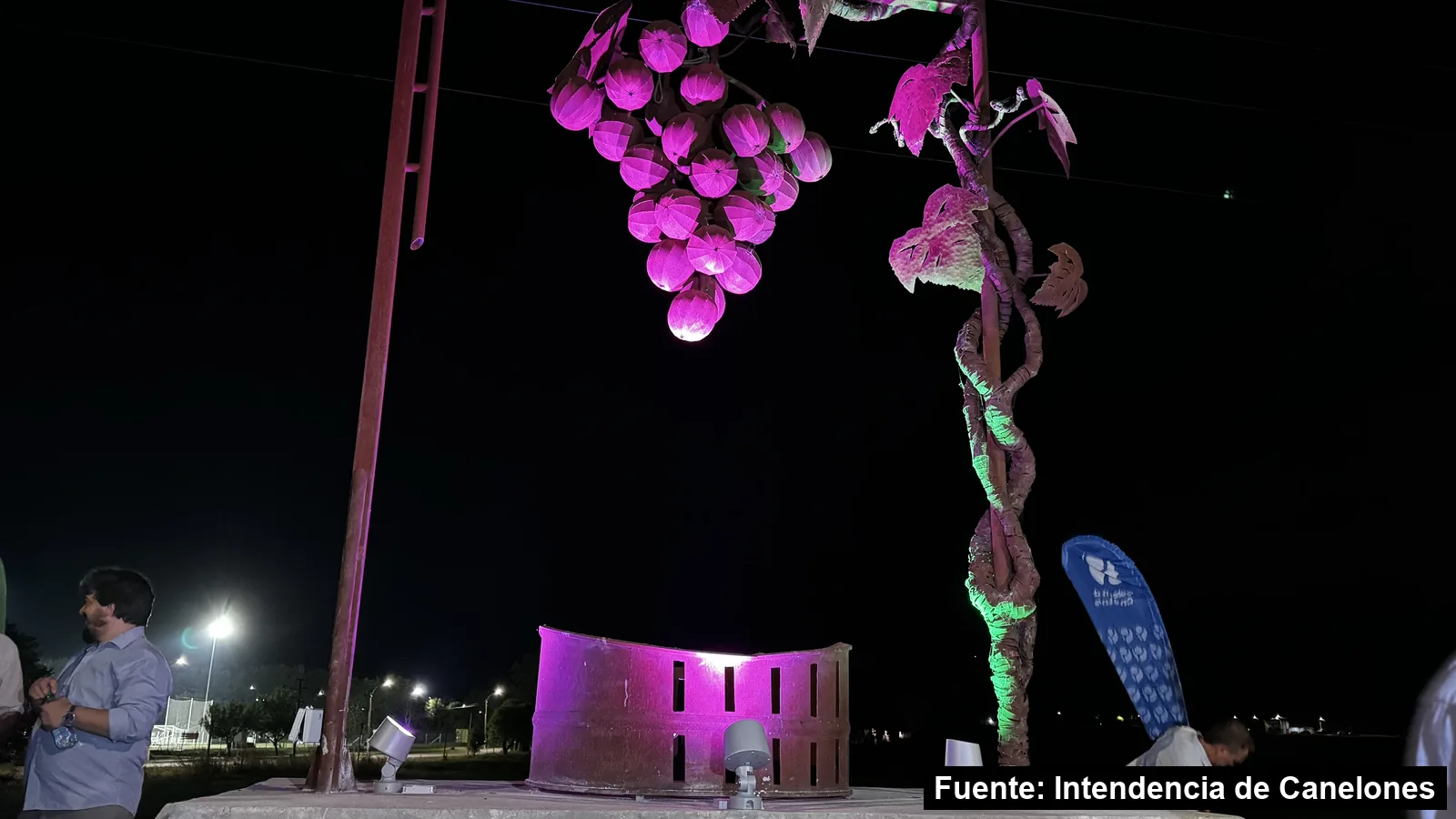 Monumento a la familia vitivinícola en Juanicó