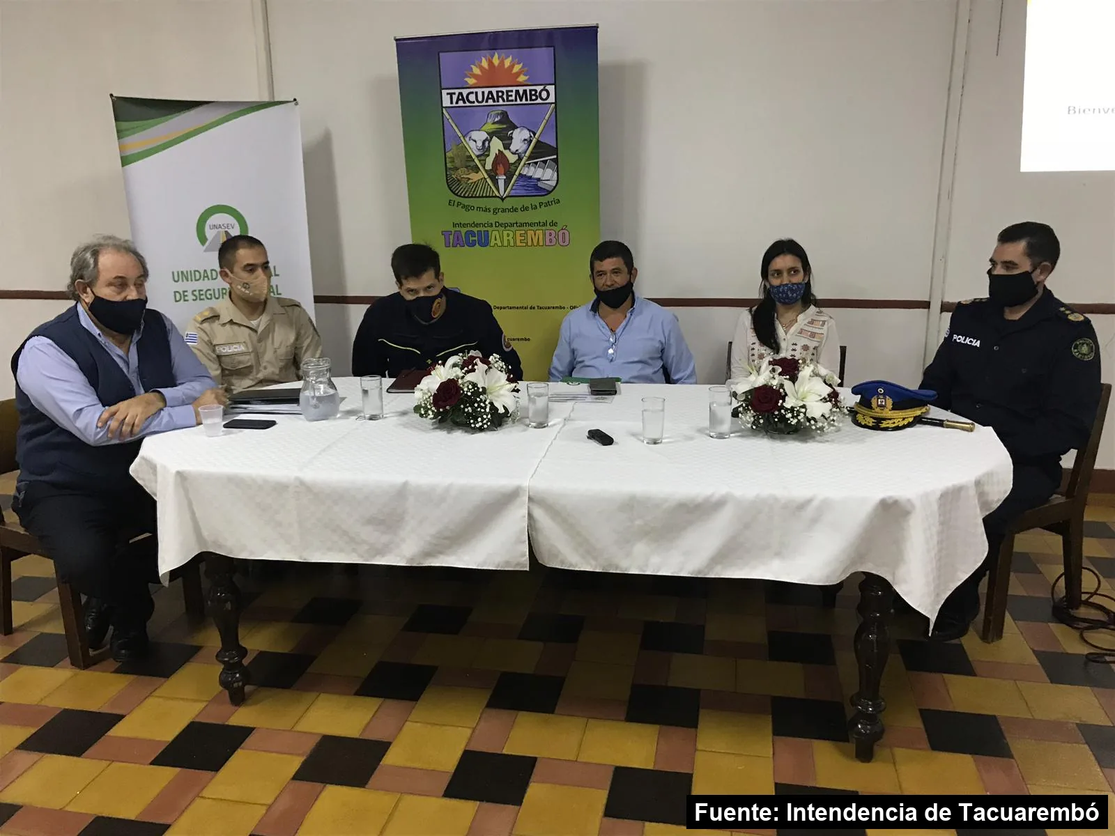 Mesa del relanzamiento de la Unidad Local de Seguridad Vial de Tacuarembó, con UNASEV, la Intendencia y la Policía