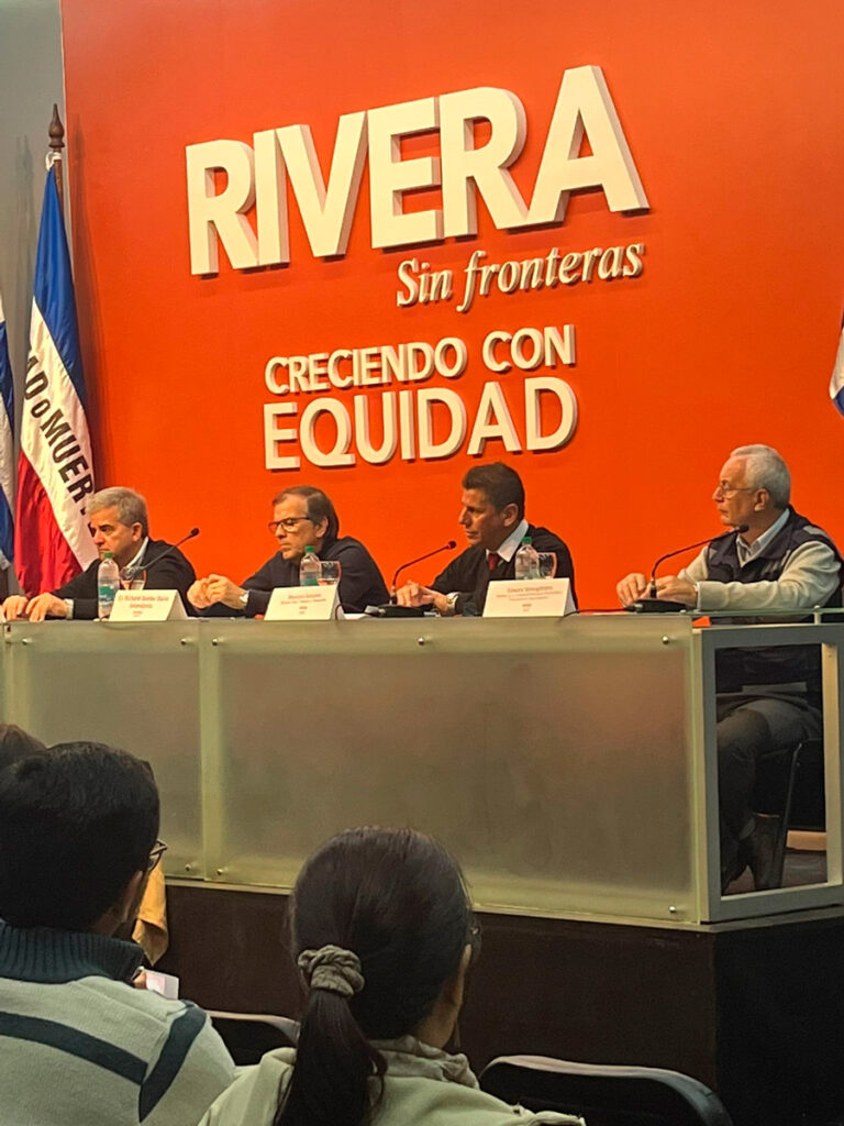 Mayo Amarillo en Rivera (ciudad) 6 Fotos de la Conferencia de Prensa de Mayo Amarillo 2023 en Rivera. Intendencia Departamental de Rivera.