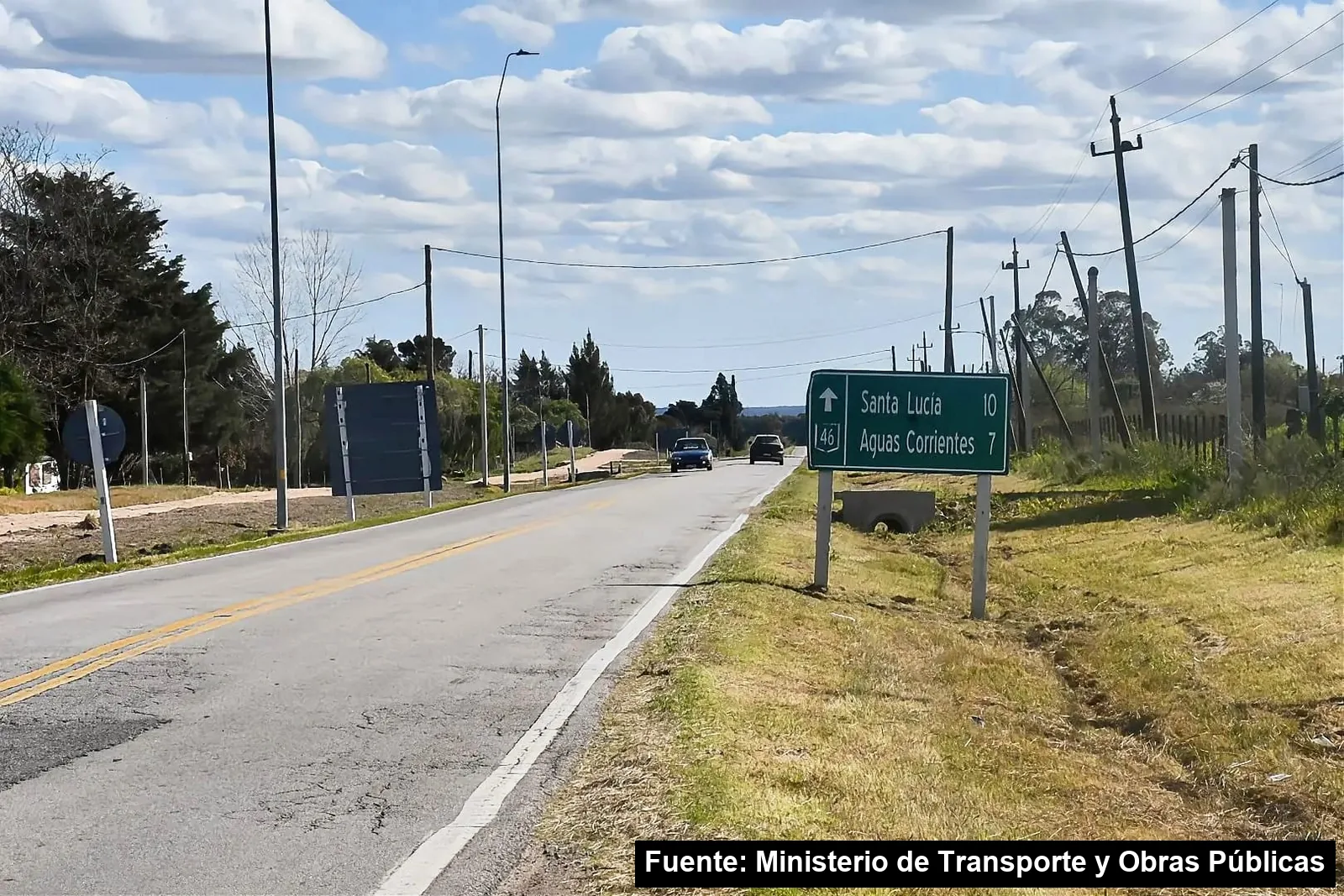 Mayo Amarillo en Aguas Corrientes 5 Ruta 46 con el cartel de destinos Santa Lucía y Aguas Corrientes, y la bicisenda en obra a la izquierda