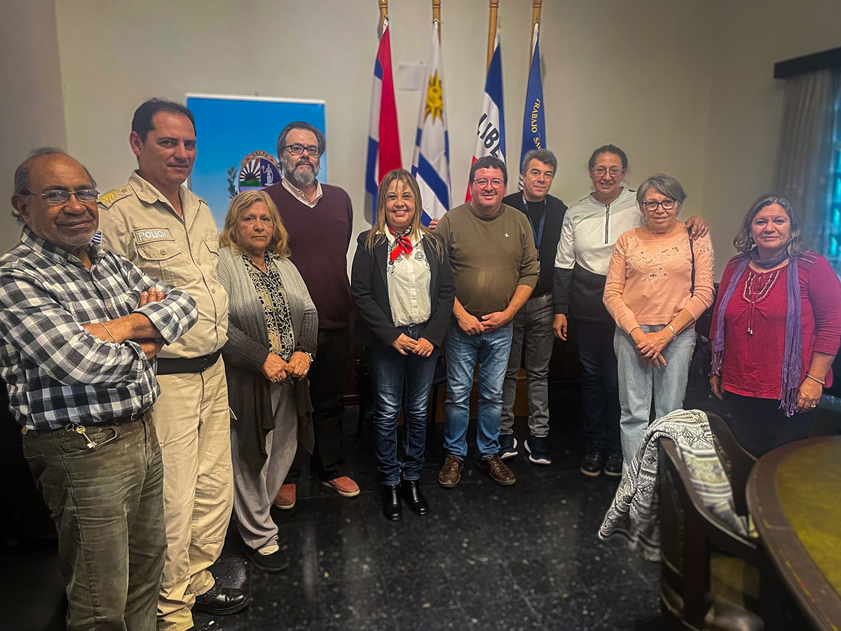 Integrantes de la Mesa Interinstitucional de Tránsito de Salto reunidos en mayo de 2023