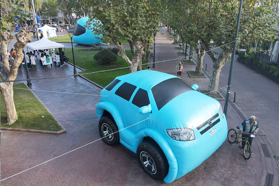 casco y vehiculo inflable