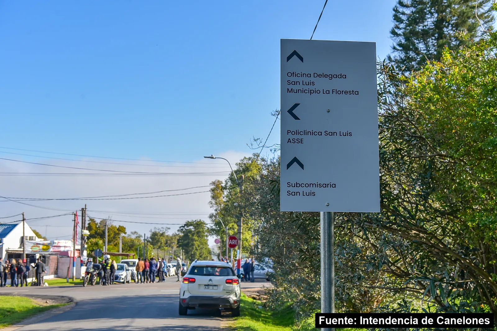 Mayo Amarillo en La Floresta 5 Cartel que indica la Oficina Delegada San Luis del Municipio La Floresta, la policlínica y la subcomisaría, el día de la inauguración de las obras