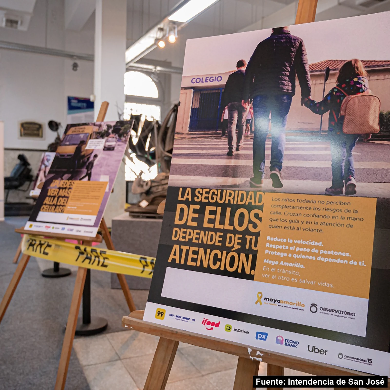 Mayo Amarillo en San José 6 Afiches de Mayo Amarillo en la muestra Tránsito Visible, San José de Mayo, 2026.